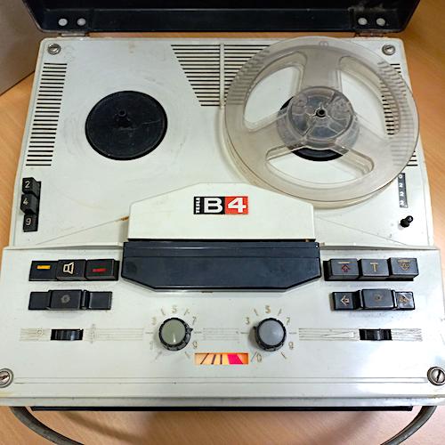 magnetofon tesla B42